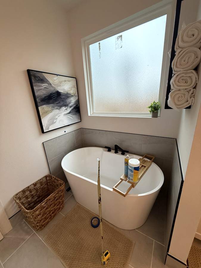 Freestanding soaking tub